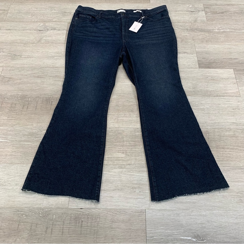 NWT Jessica Simpson Daisy Flare Jeans in Dark Wash. Size 24W